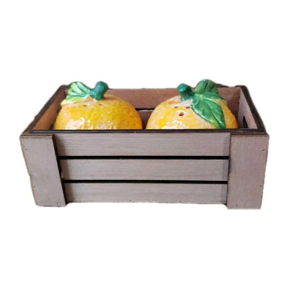 Cracker Barrel Stoneware Oranges Salt & Pepper Set Fruit Crate Vintage Kitsch